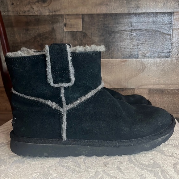 UGG Shoes - UGG Black Faux Fur Lined Ankle Boots 9